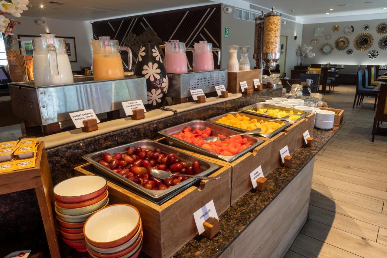 Casa Andina Premium Miraflores 리마 외부 사진 A buffet at a hotel