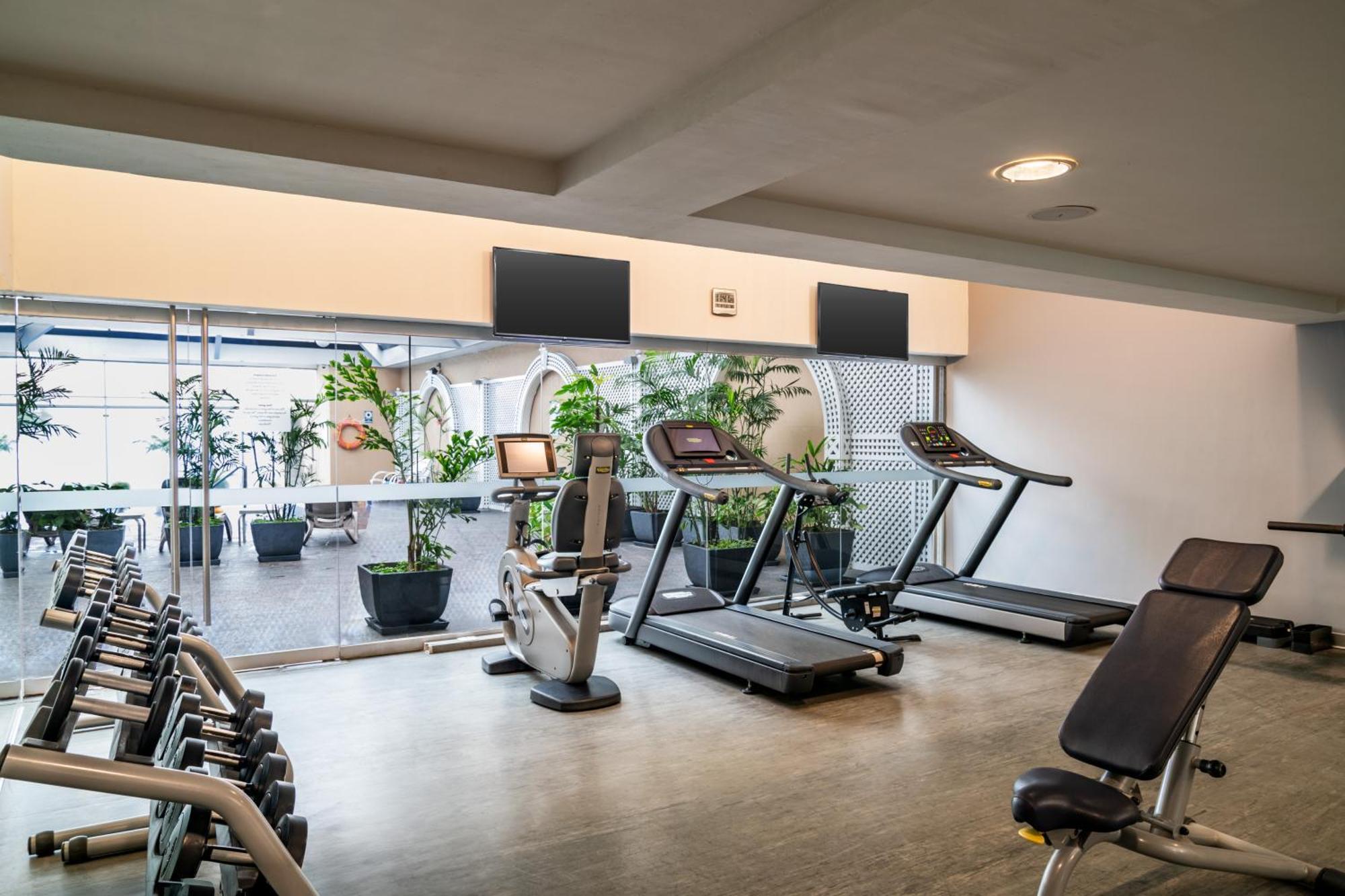 Casa Andina Premium Miraflores 리마 외부 사진 The gym at the hotel