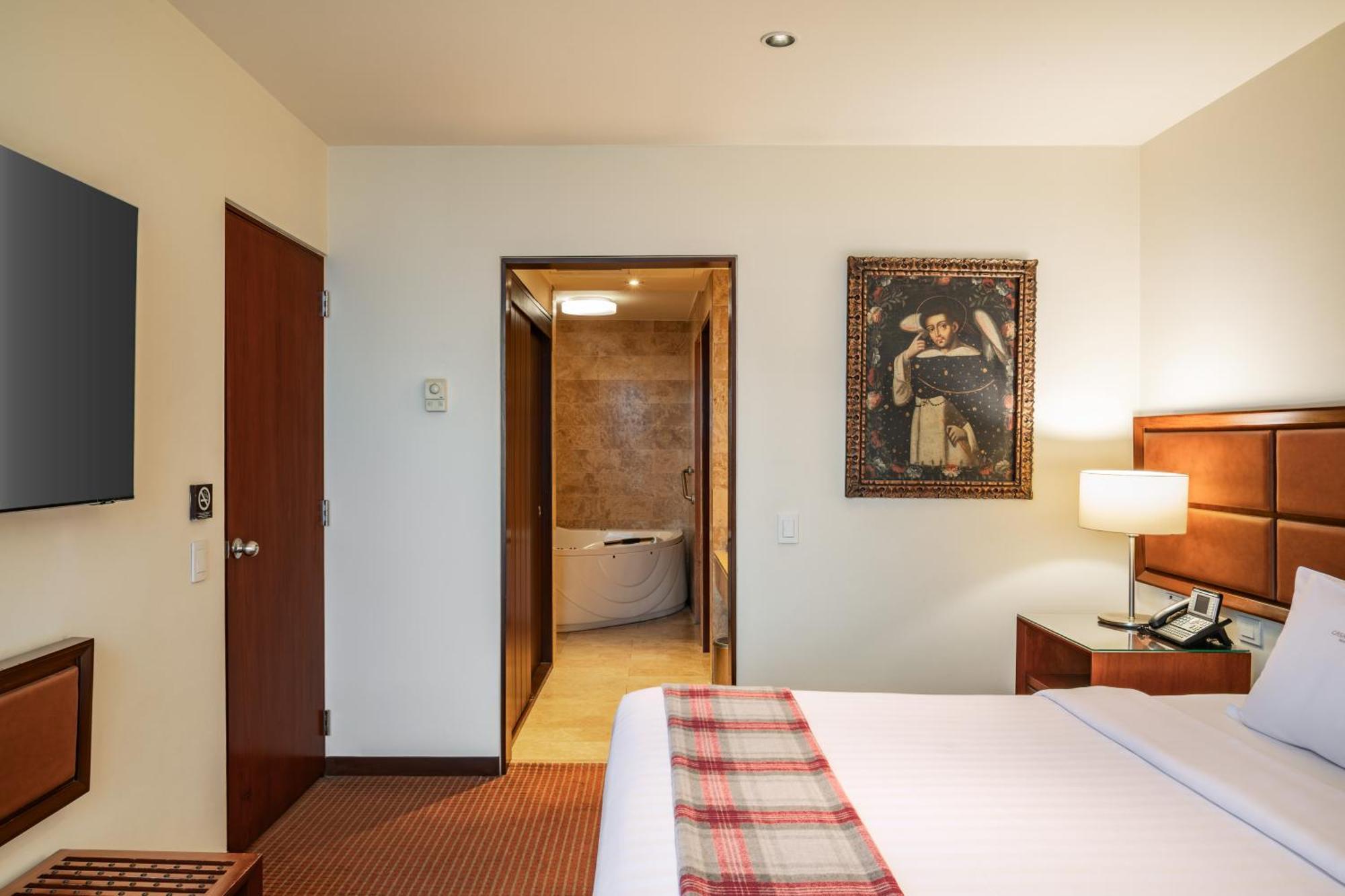Casa Andina Premium Miraflores 리마 외부 사진 A room at the hotel