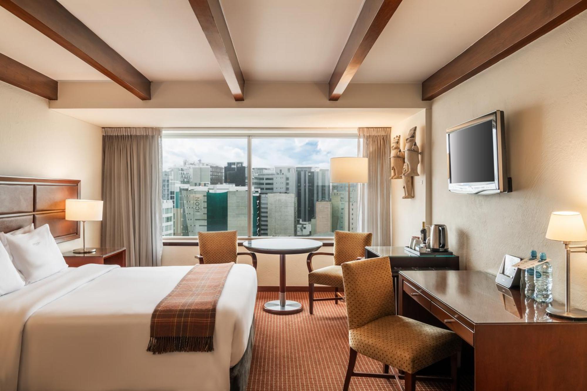 Casa Andina Premium Miraflores 리마 외부 사진 A guest room at the Four Seasons Hotel, Lima