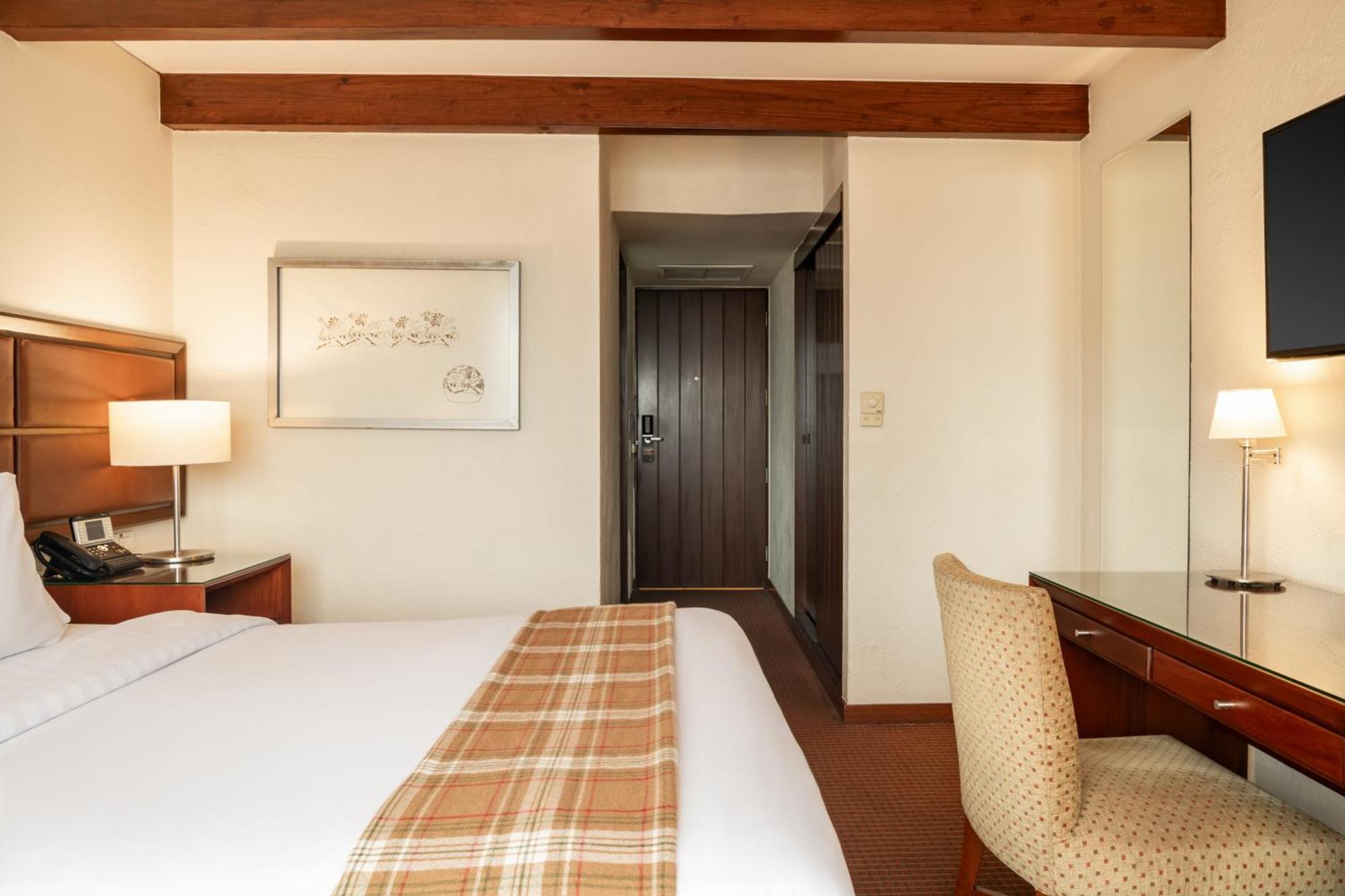 Casa Andina Premium Miraflores 리마 외부 사진 A room at the hotel