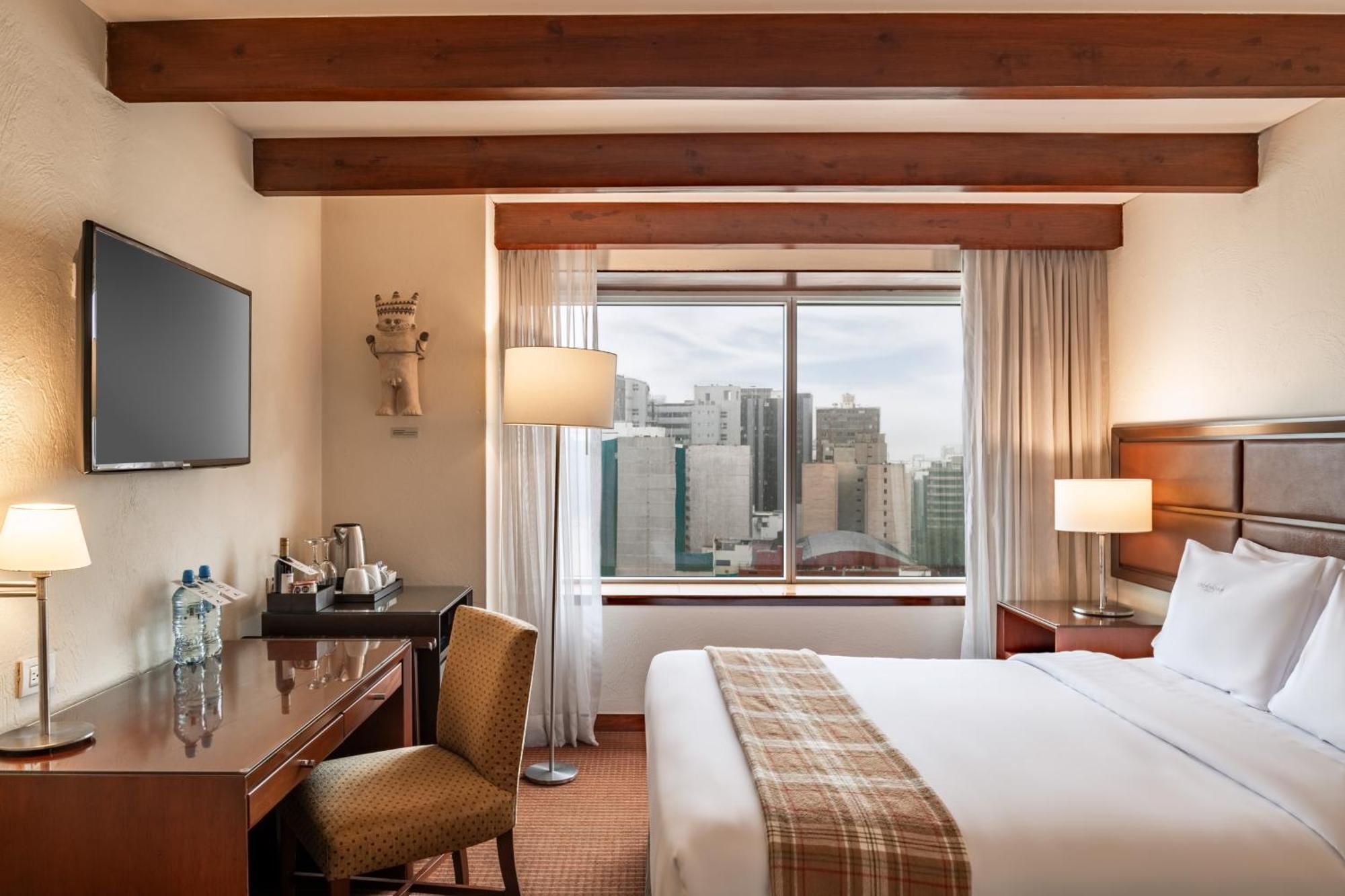Casa Andina Premium Miraflores 리마 외부 사진 A guest room at the InterContinental Santiago